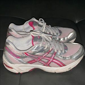 Women’s running shoes